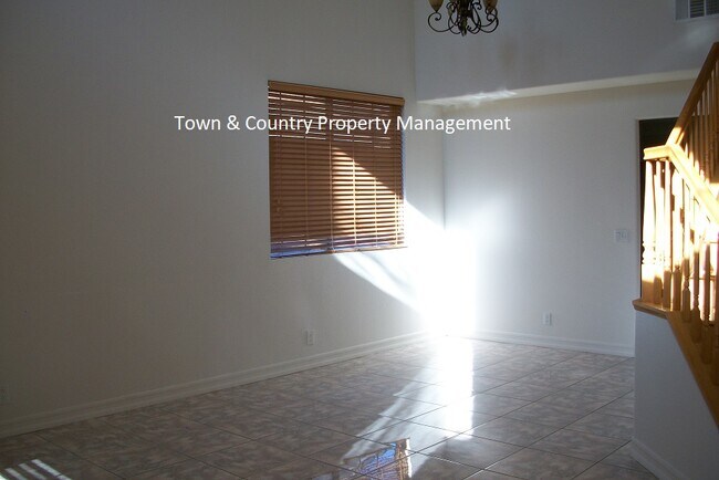 Building Photo - 1341 Somerset Ct
