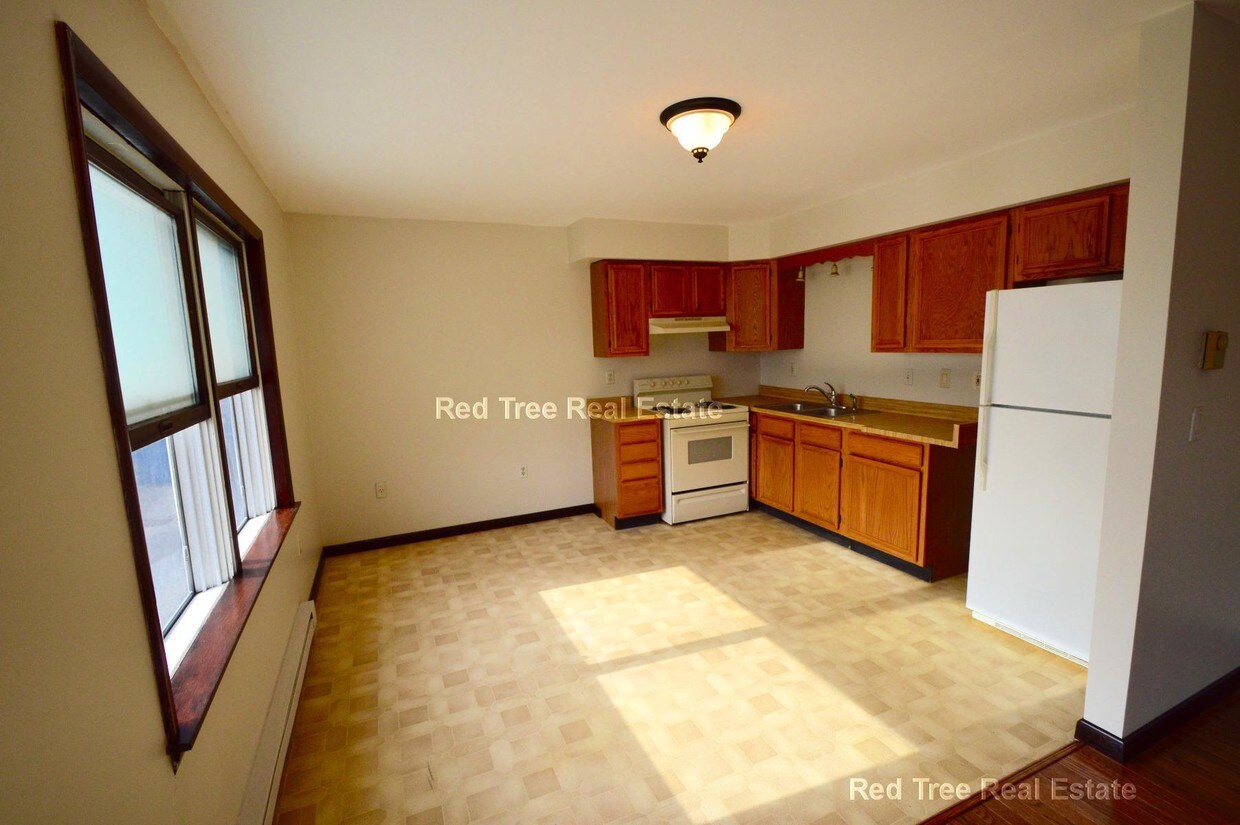 9 Washington St Unit 3, Dedham, MA 02026 Room for Rent in Dedham, MA