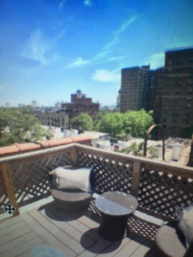 Primary Photo - 119 E 10th St