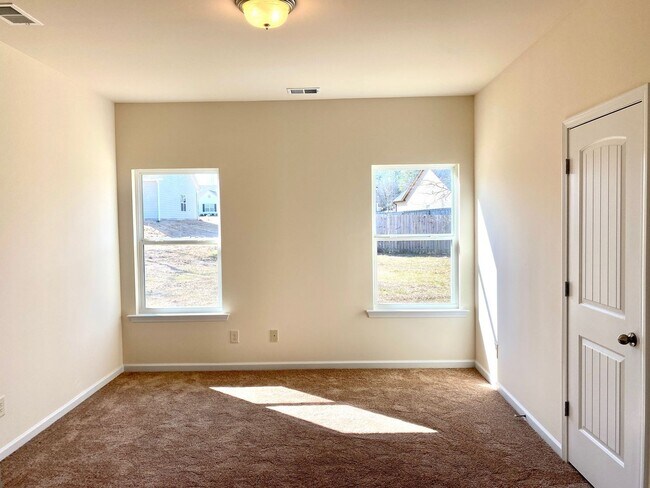 Foto del edificio - Home for lease!