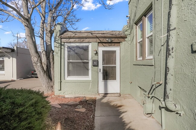 Photo - Updated 1 bed with flex space and yard Apartment