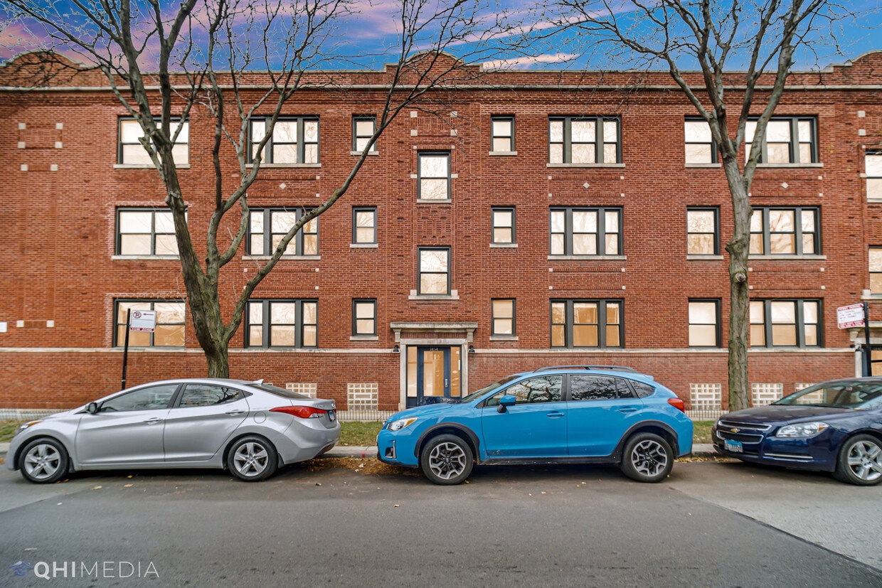 Primary Photo - 1454 W Roscoe St