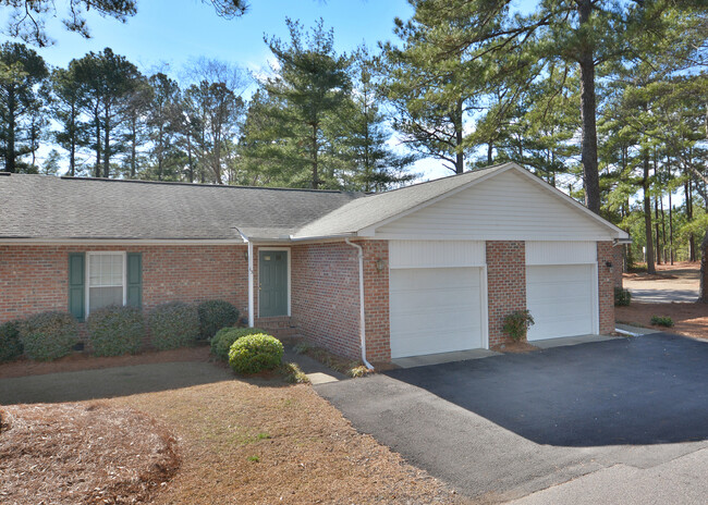 Casas adosadas Riverbirch en Southern Pines, NC - Riverbirch Apartments