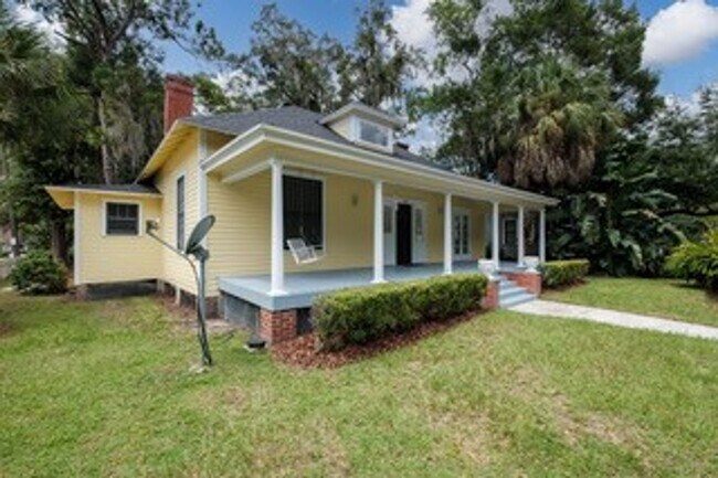 Foto del edificio - Historic Downtown 2BR with wood floors and...