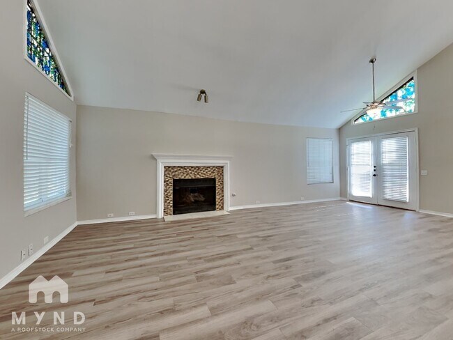 Foto del edificio - 8614 Pines Pl Dr