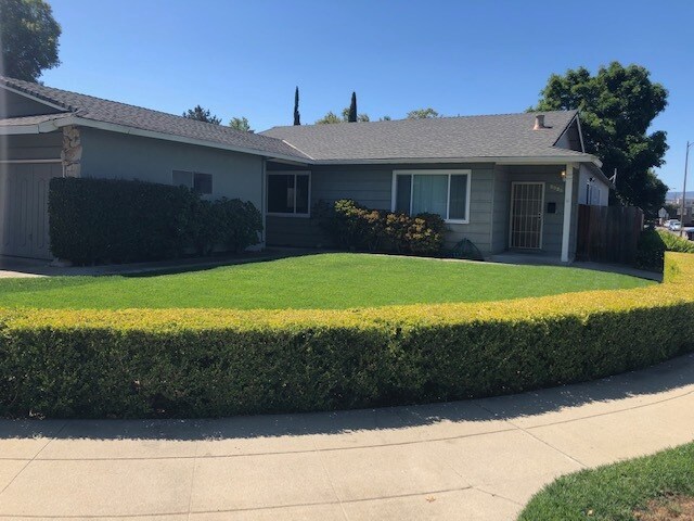 Corner Duplex ~view from street - 2927 Driftwood Dr