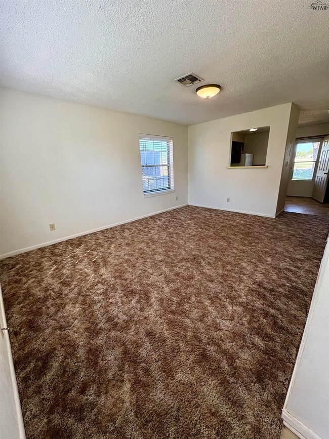 Building Photo - 205 E Garden Dr
