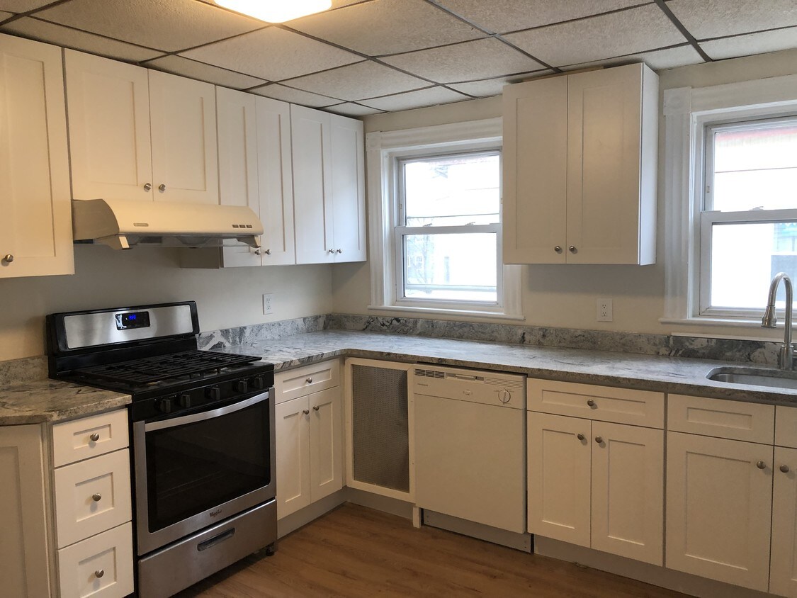 Foto principal - 267 Highland Ave