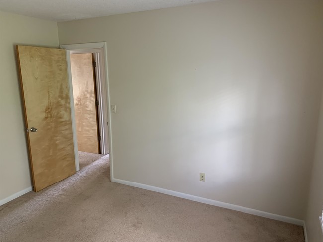 Building Photo - 2361 Hendersonville Rd
