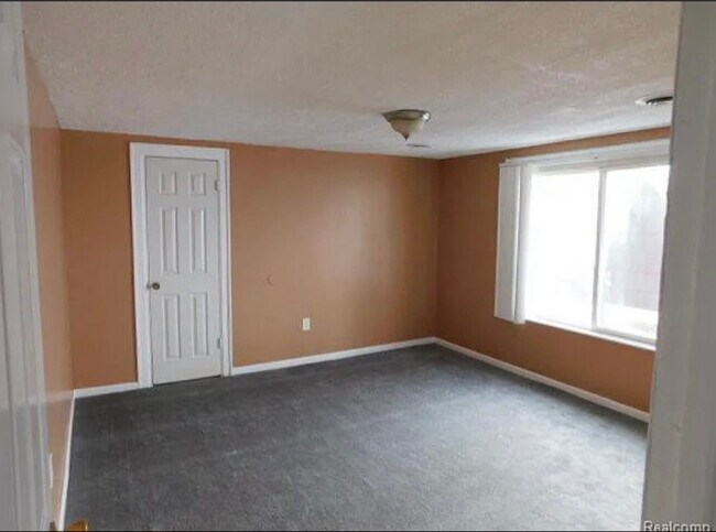 Building Photo - 14887 Sorrento Ave