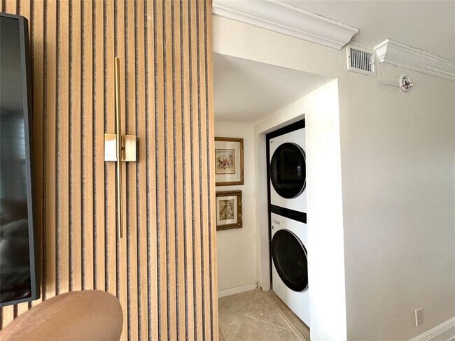 Foto del edificio - 8 Royal Palm Way