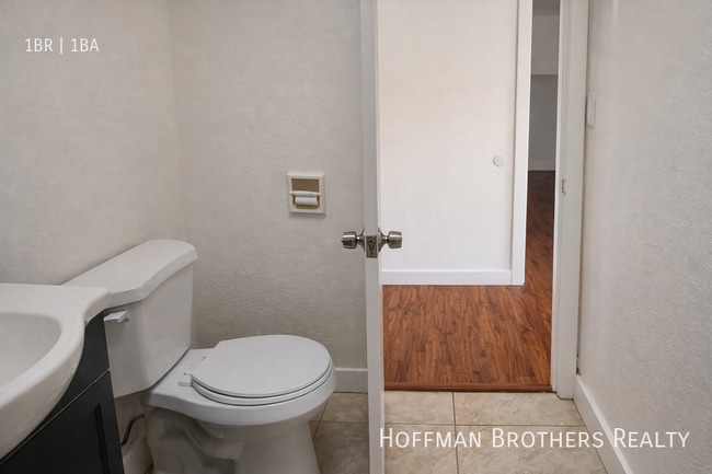 Building Photo - 5547 1/2 Atlantic Ave-1/2