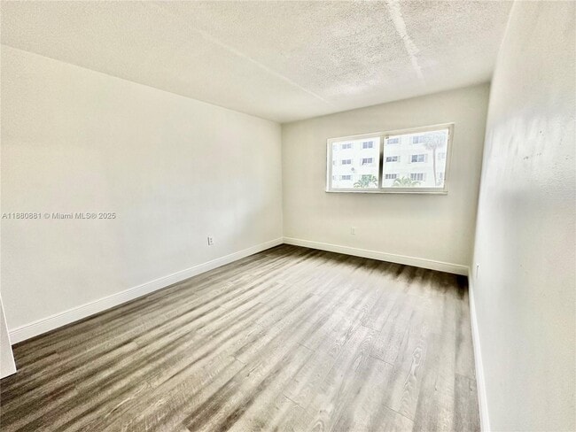 Foto del edificio - 13280 NE 6th Ave