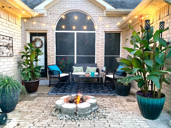 Building Photo - 4525 Mustang Dr