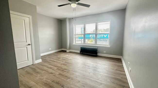 Foto del edificio - 4756 N Maplewood Ave