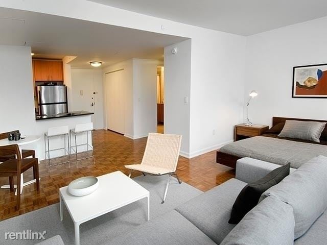 Building Photo - 510 W 52nd St