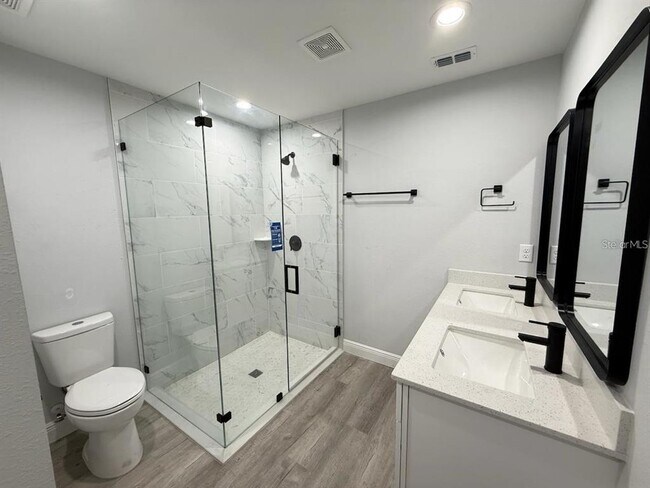 Foto del edificio - 608 Cougar Blvd