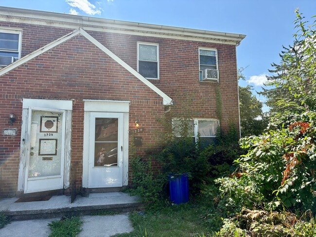 Building Photo - 3 Bedroom Apartment Available in Harrisburg!
