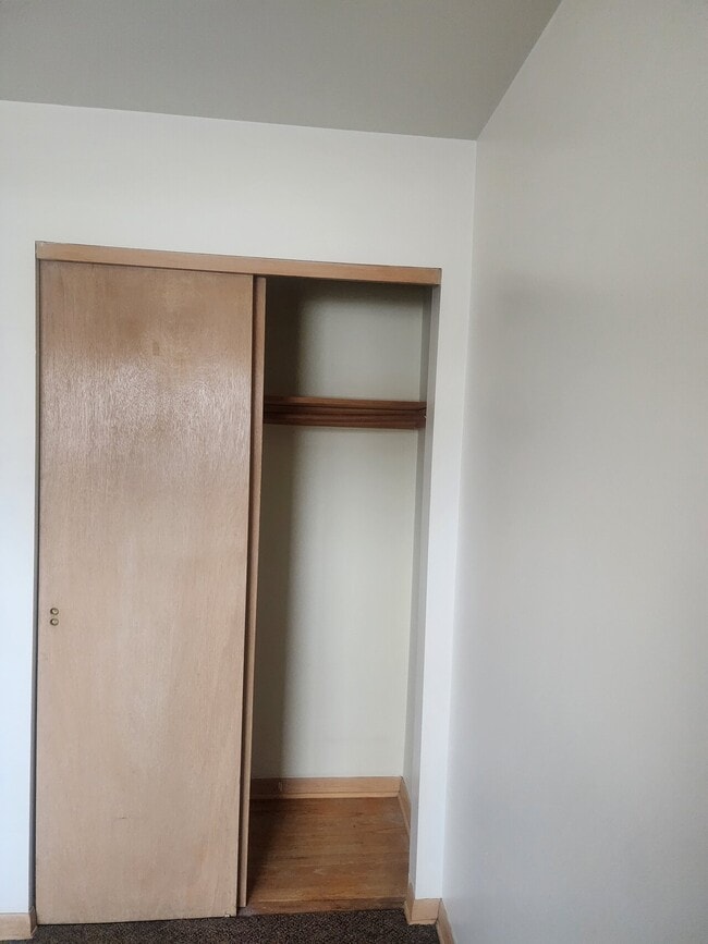 Building Photo - 6521