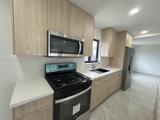 Foto del edificio - 3765 SW 122nd Pl