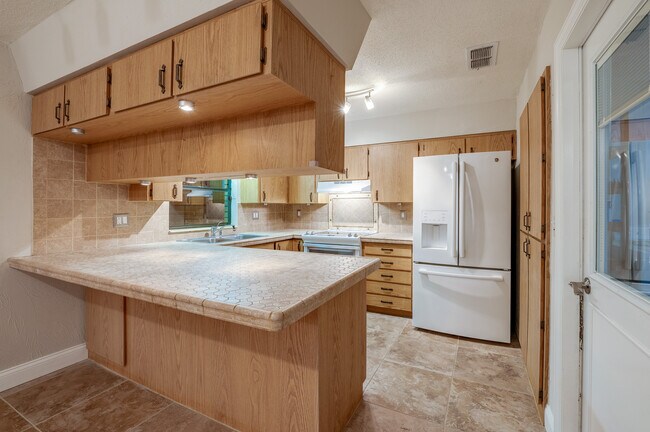 Building Photo - 1217 Mardrake Rd