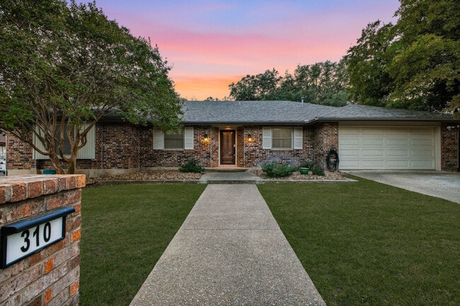 Building Photo - 310 Twisted Wood Dr