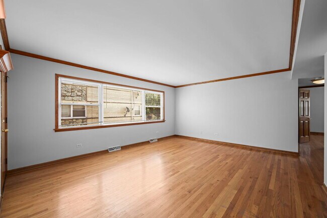 Foto del edificio - 8610 W Summerdale Ave