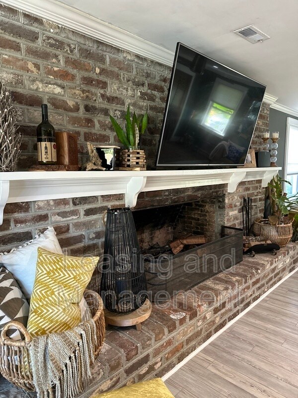 Foto del edificio - 823 Jordan St