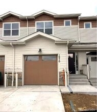 Building Photo - 1070 Oak Cir