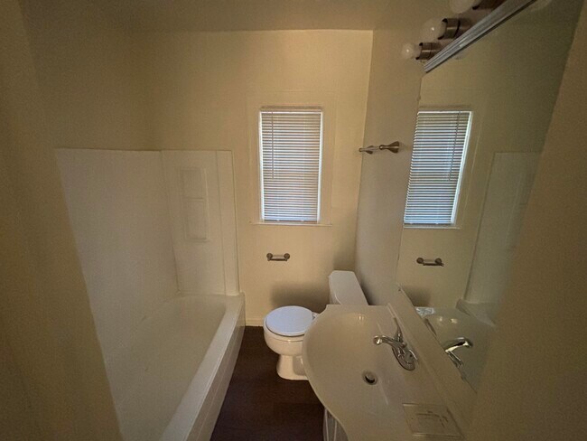 Foto del edificio - 1029 Kees Rd