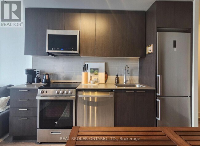 Photo du bâtiment - 185 Deerfield Rd