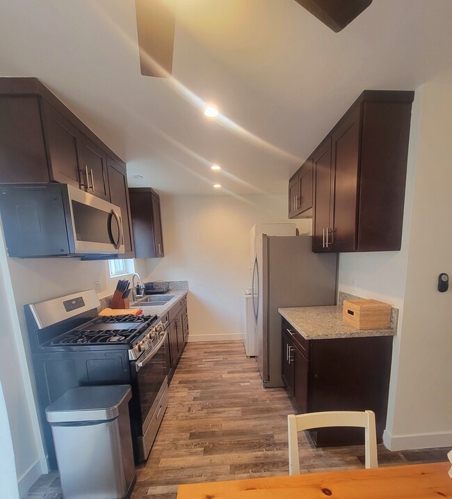 Building Photo - 4123 Baywood St