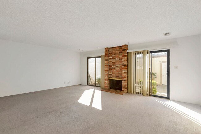 Building Photo - Move-in Special: 3343 Solomon Lane - Townh...