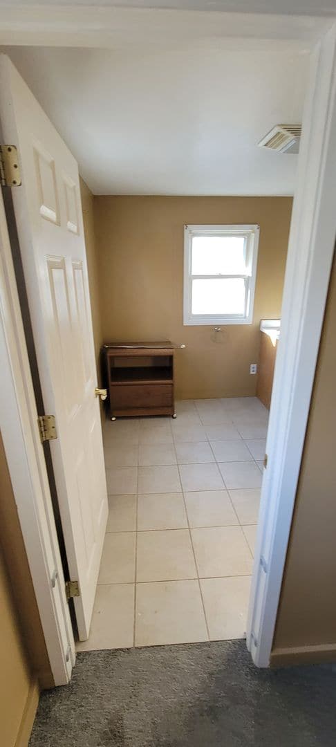 Building Photo - Available August 1st - 3 Bed Home in Cloqu...