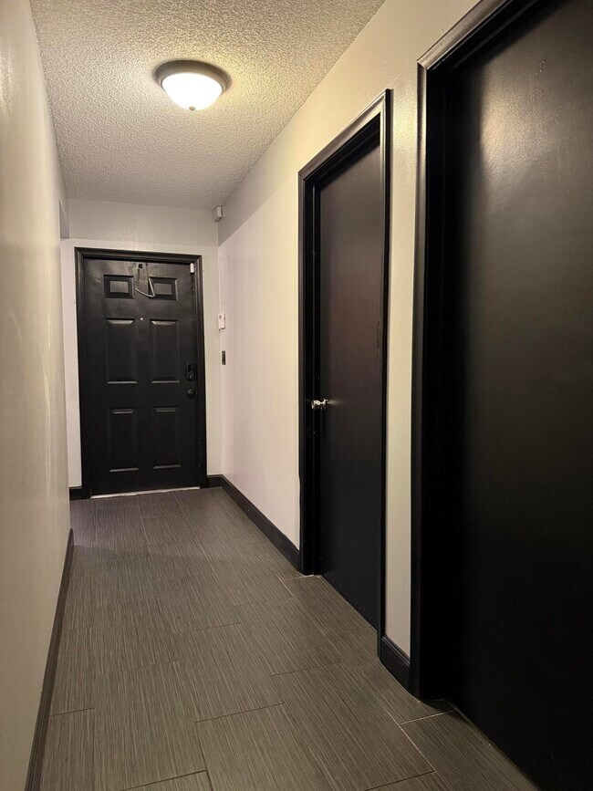 Foto del edificio - 1389 Pines Ln