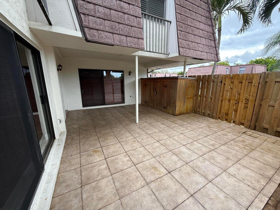 Foto principal - 7585 Courtyard Run W
