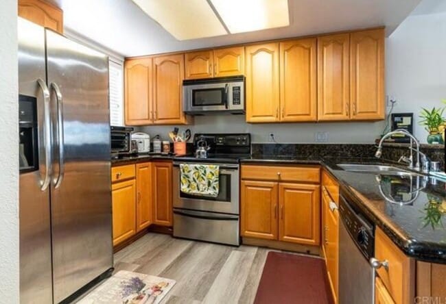 Building Photo - 4646 Hartley St