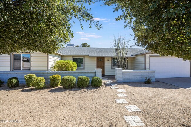 Building Photo - 14225 N 39th Way