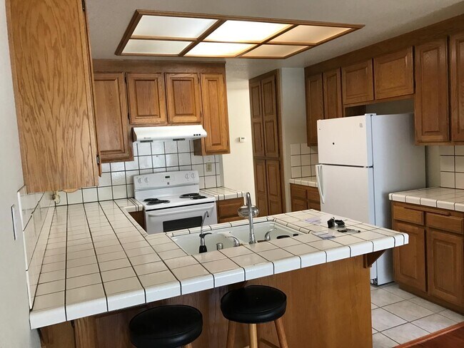 Building Photo - 150 Doe Ct