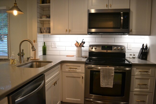 Foto del edificio - 1670 Oaktree Ct