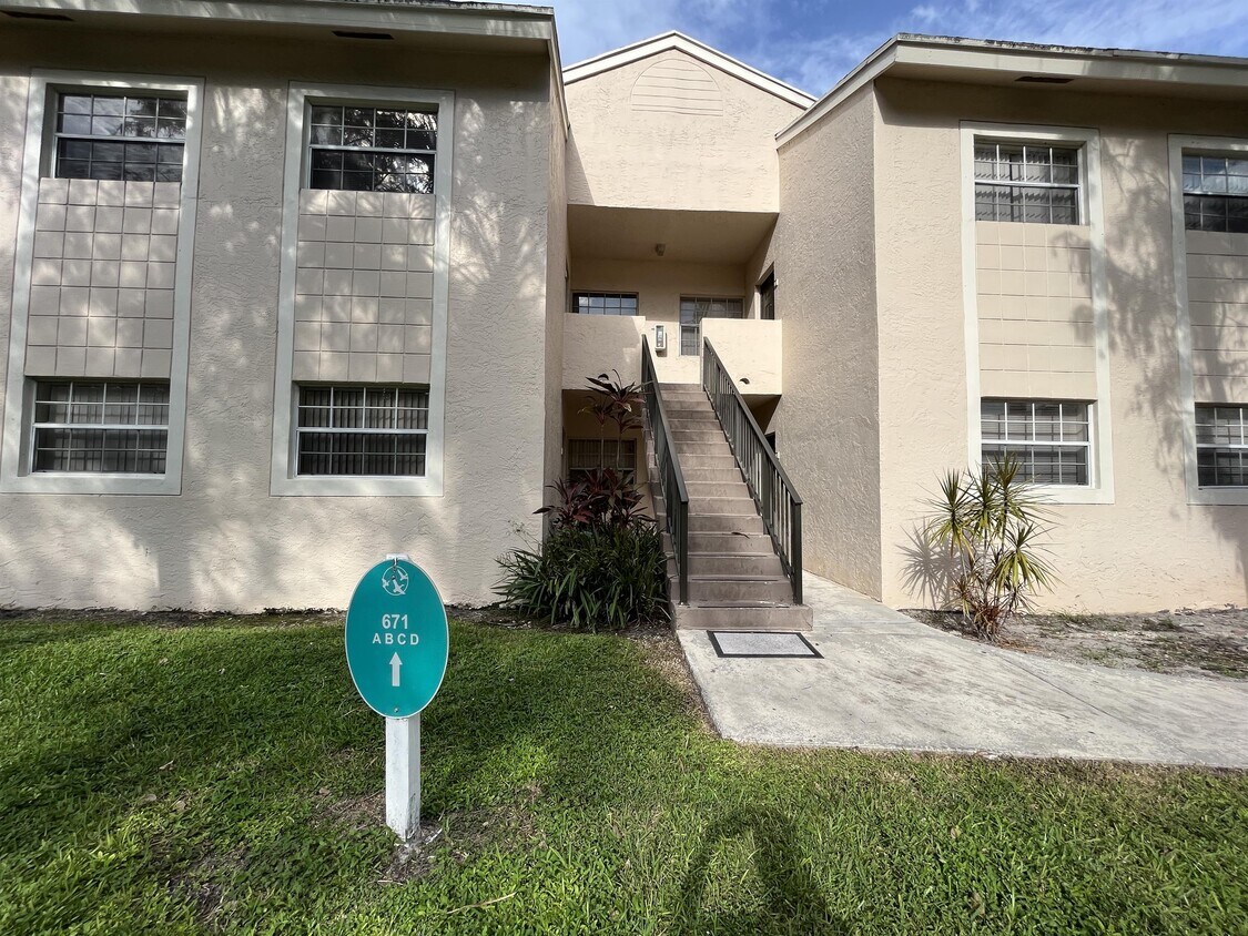 671 Cypress Lake Blvd, Pompano Beach, FL 33064 Townhome Rentals in