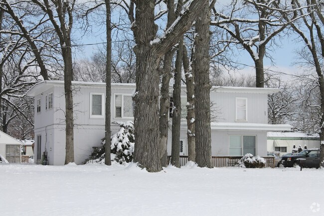 Building Photo - 7920 Ridgefield Rd