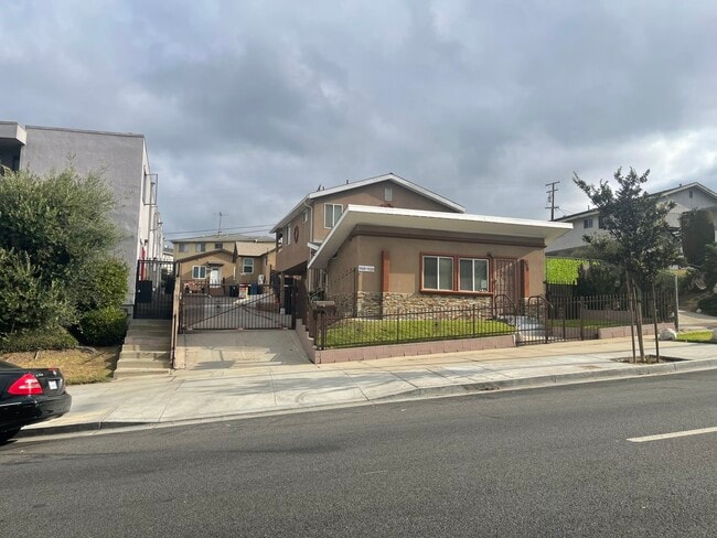Foto del edificio - 918 Centinela Ave