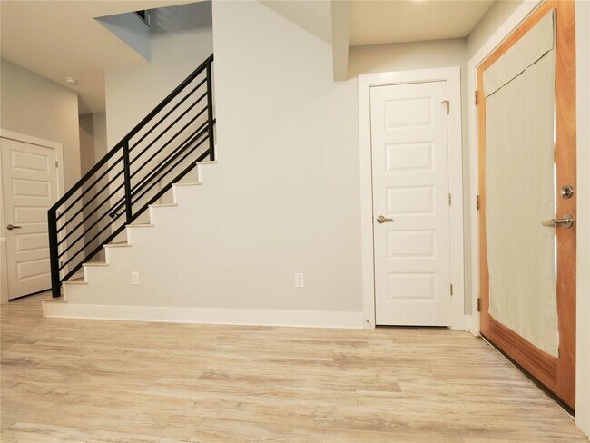 Foto del edificio - 6903 Carver Ave