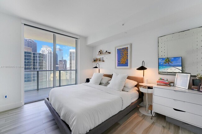 Foto del edificio - 1300 Brickell Bay Dr