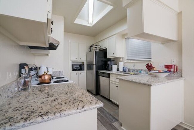 Building Photo - Baynebridge Condos- 2 Bedroom 2 Bathroom