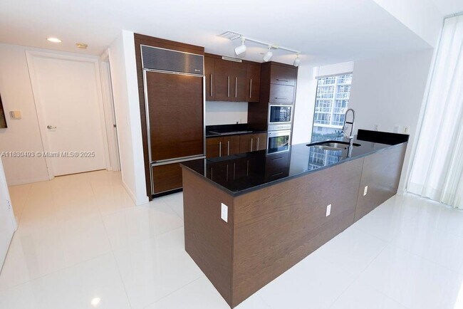 Foto del edificio - 475 Brickell Ave