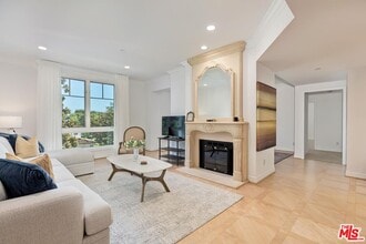 Building Photo - 430 N Oakhurst Dr