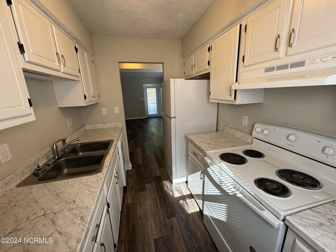 Primary Photo - 113 Ridge Pl