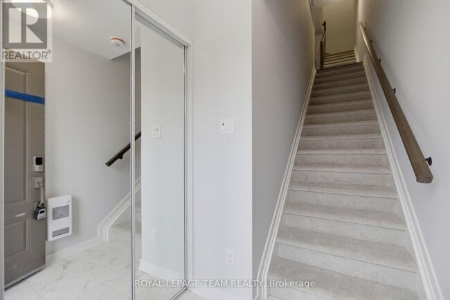 Building Photo - 547 Celestine Private